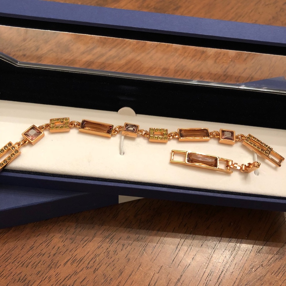 Brand NEW! Swarovski Travel Exclusive Bracket